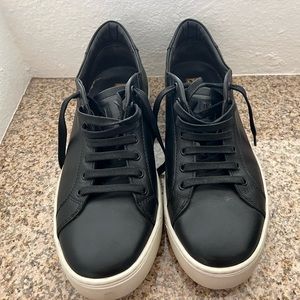 These sneakers are in excellent condition. Only worn once for photo shoot…